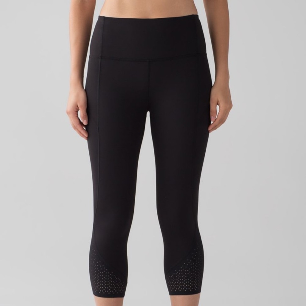 lululemon athletica Black Cropped Active Capris